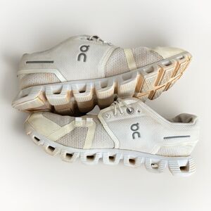 On Cloud Womens Size 7 White Running Athletic On Cloud 5 Trainers Outdoors